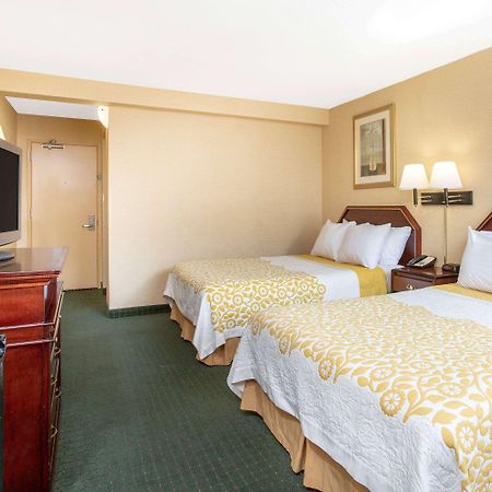 Days Inn By Wyndham College Park Exterior photo