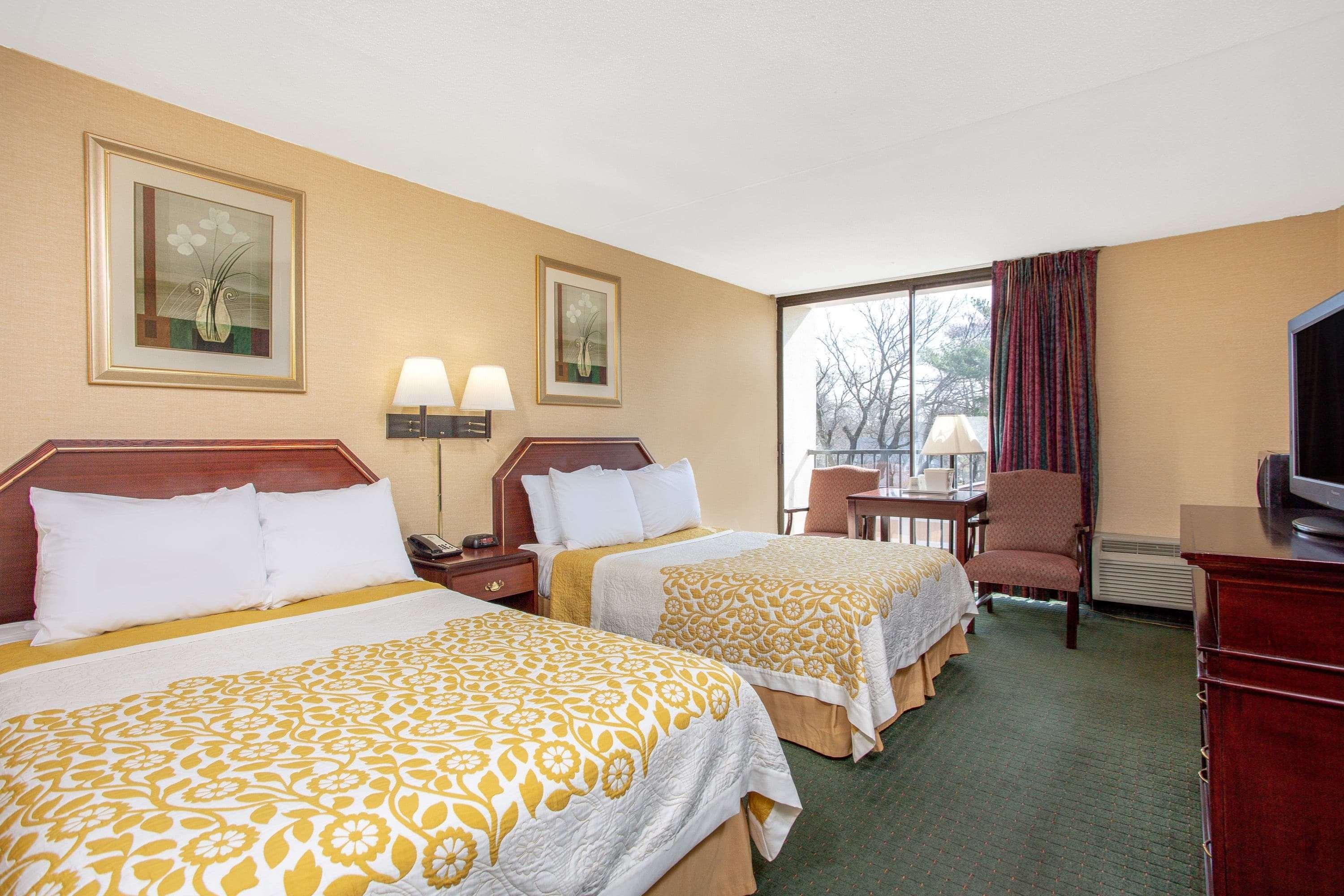 Days Inn By Wyndham College Park Exterior photo